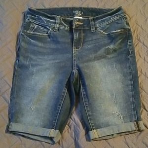 Time and Tru womens distressed demin shorts size 4